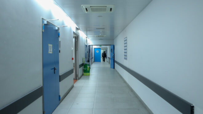 μέγαρα-μας-χτυπούσε-με-ότι-έβρισκε-562824868