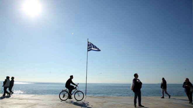 καιρός-αίθριος-με-θερμοκρασία-έως-19-βα-562847680