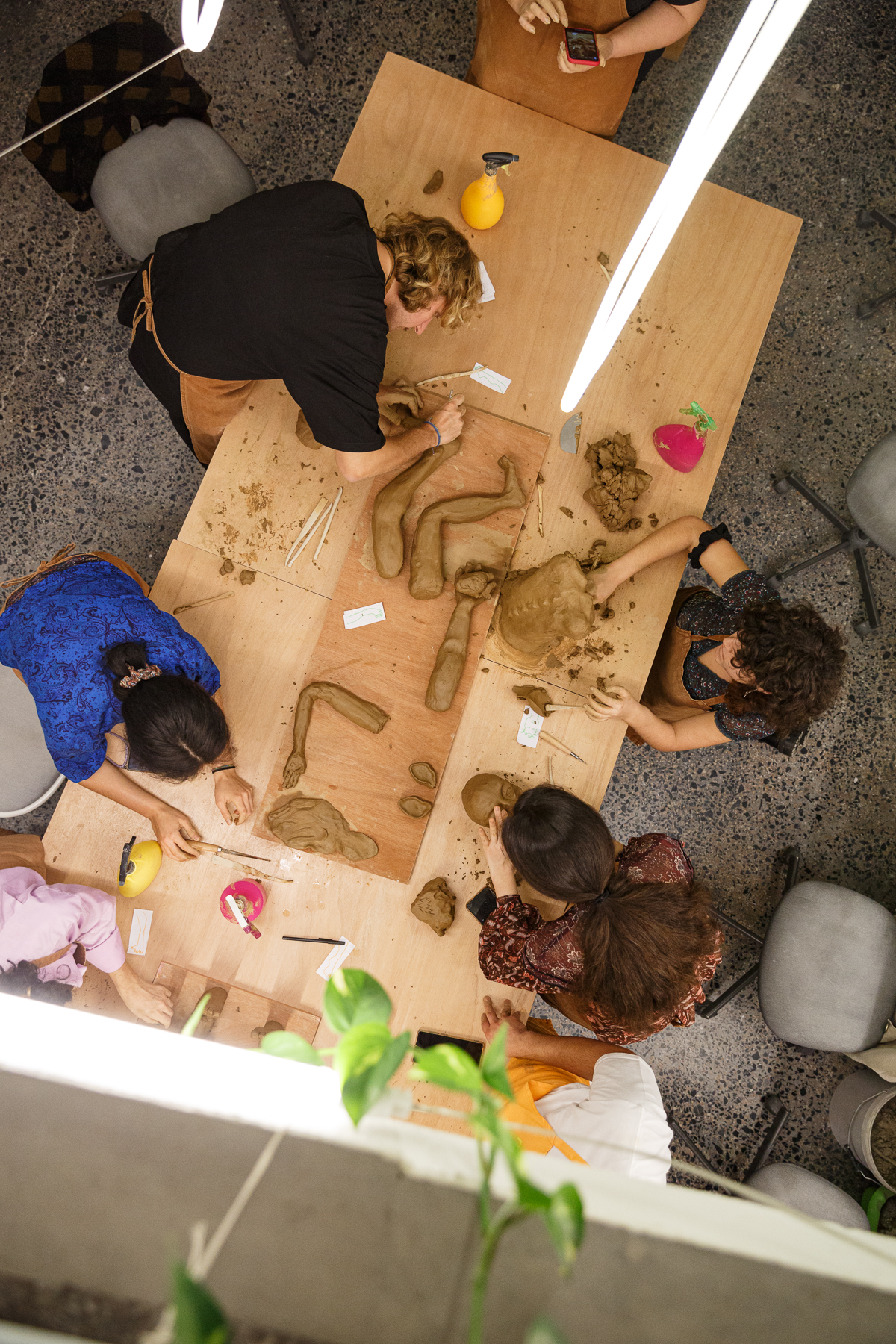 «Φορώντας» και «σμιλεύοντας» το αρχαίο δράμα-4