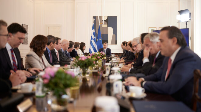 ανασχηματισμός-διόρθωση-με-καραμπόλ-562813213