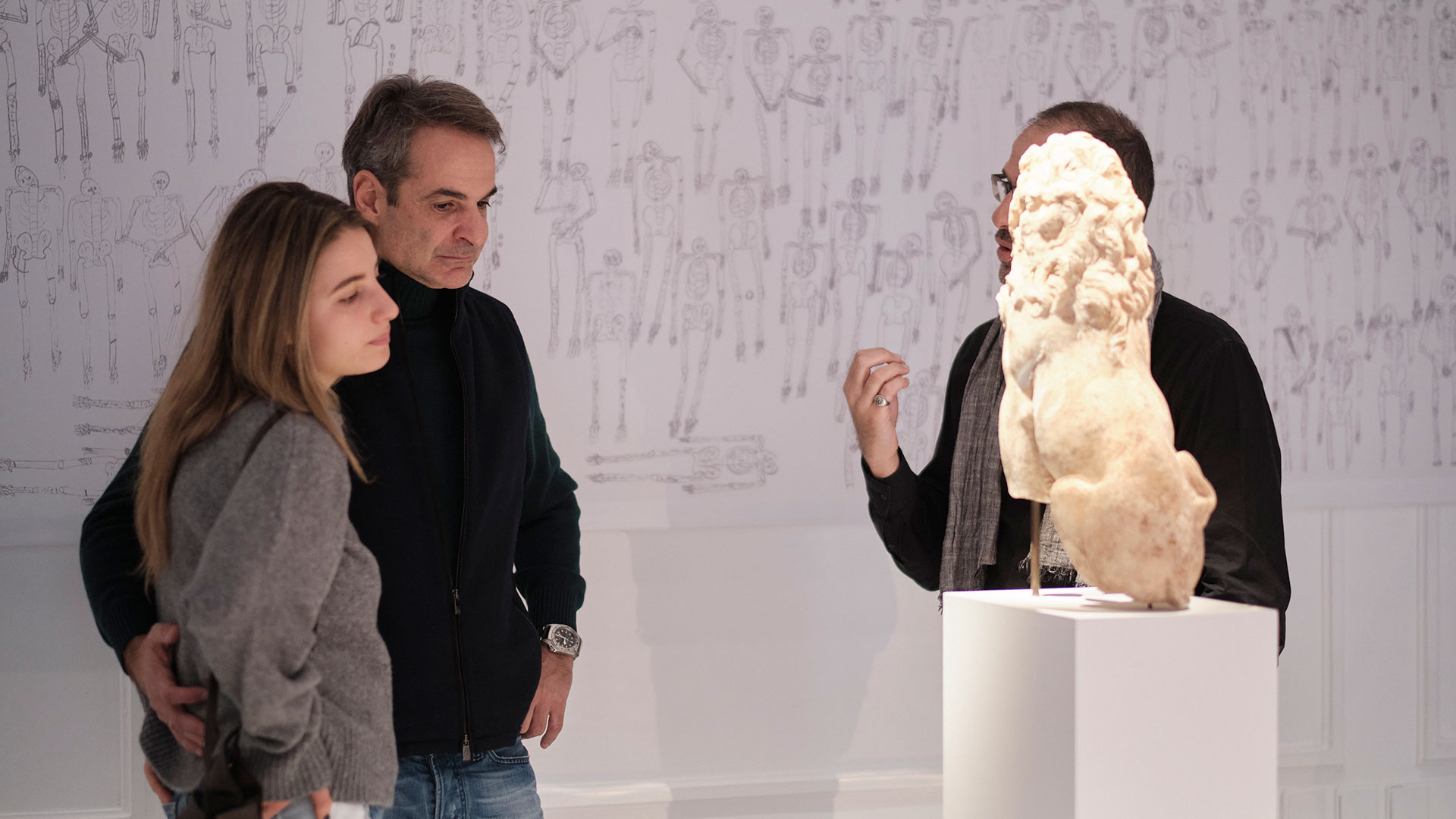 Κυρ. Μητσοτάκης:  Στην έκθεση «Χαιρώνεια 2 Αυγούστου 338 π.Χ.» με την κόρη του Δάφνη-2