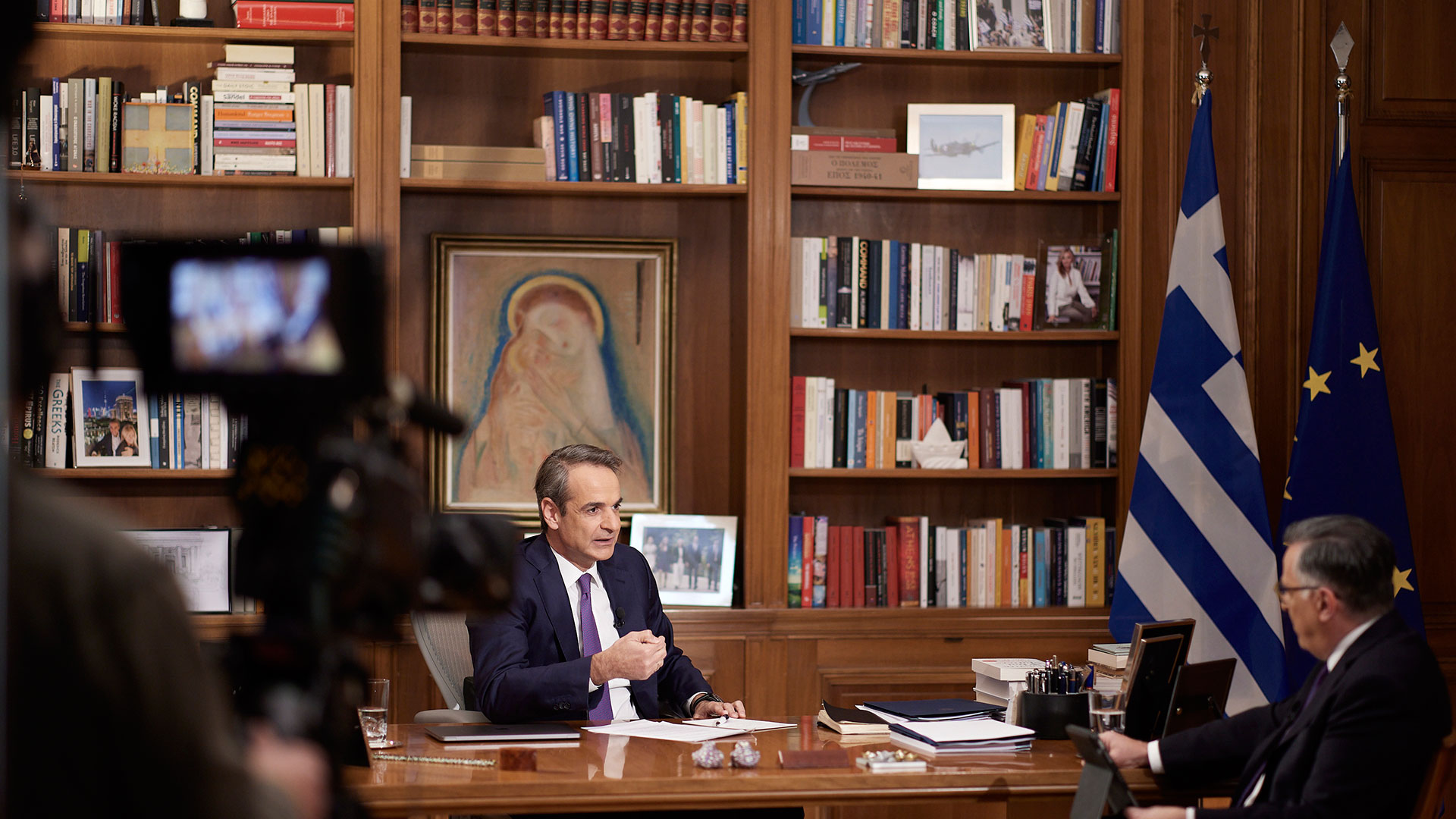 Μητσοτάκης για ομόφυλα ζευγάρια: Ναι στον πολιτικό γάμο, όχι στην παρένθετη μητρότητα-2