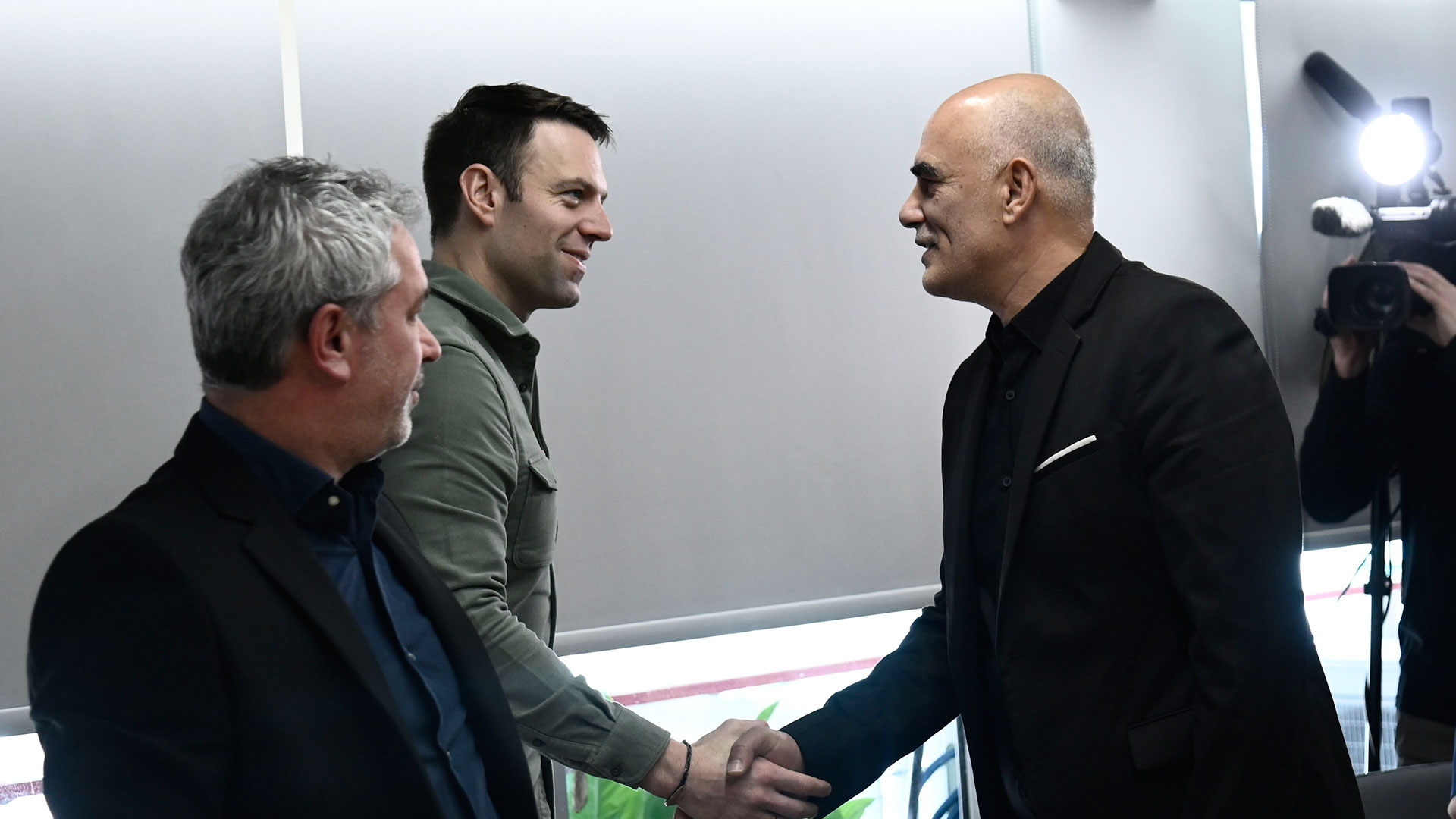 Κασσελάκης: Γλώσσα επιλογής τα αλβανικά στην Ελλάδα και τα ελληνικά στην Αλβανία-1