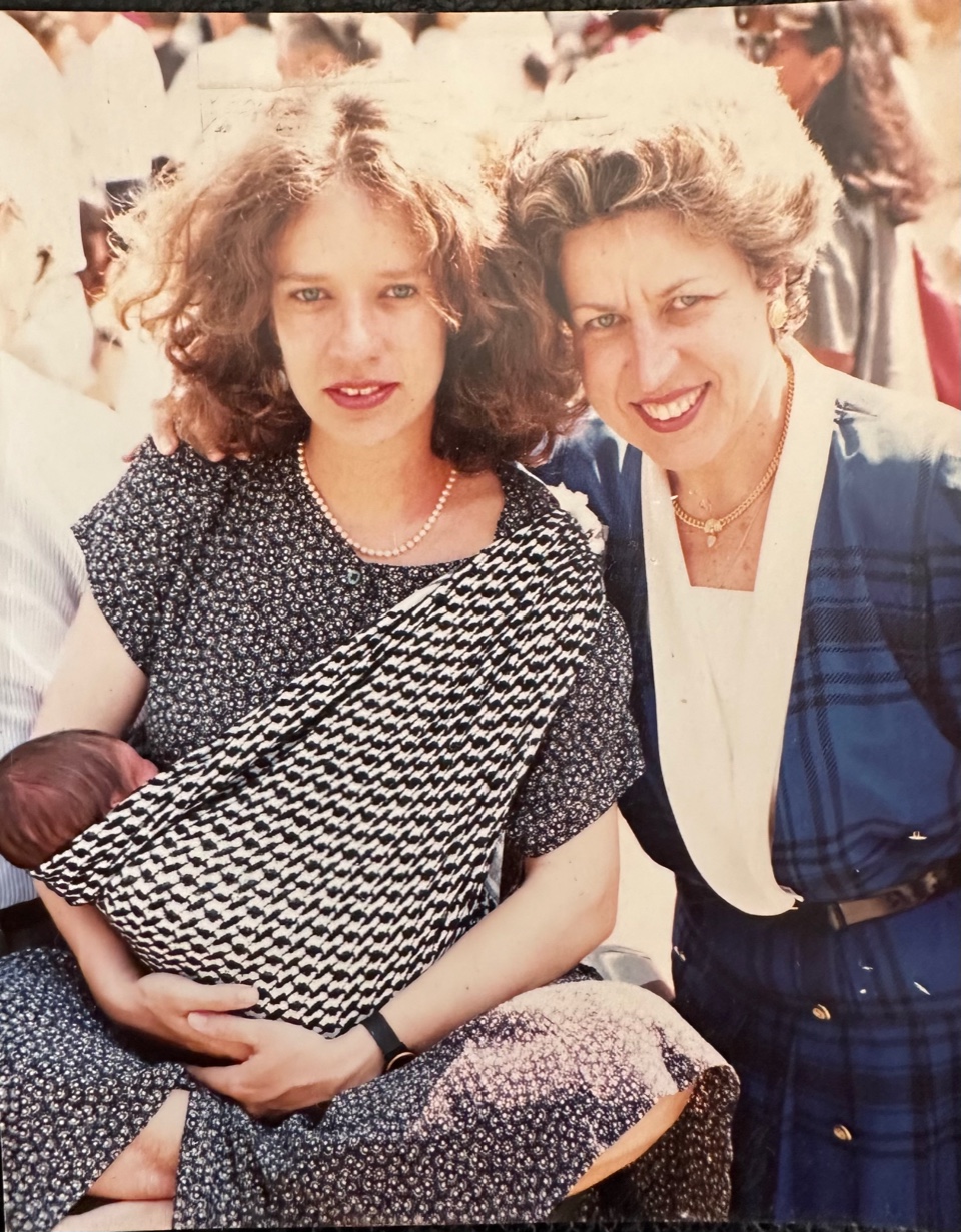 Η Ολγα Μαλέα αποχαιρετίζει τη μαμά της Χριστίνα Λαναρά-1