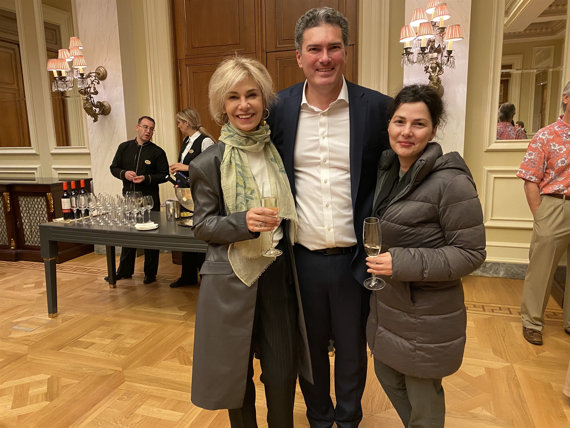 Εργα του Στίβεν Αντωνάκου σε όλες τις πρεσβείες των ΗΠΑ ανά τον κόσμο-3