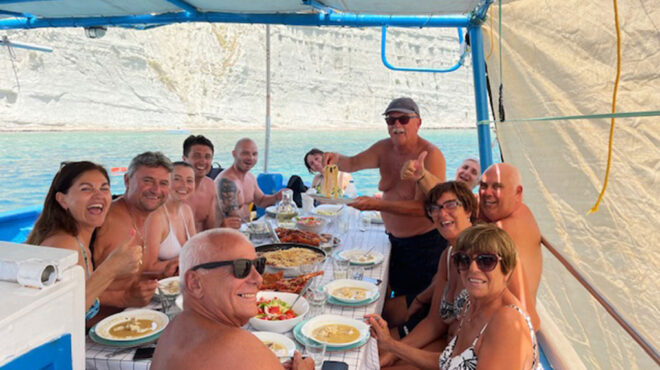 ξαφνική-αναταραχή-στον-αλιευτικό-του-562840729