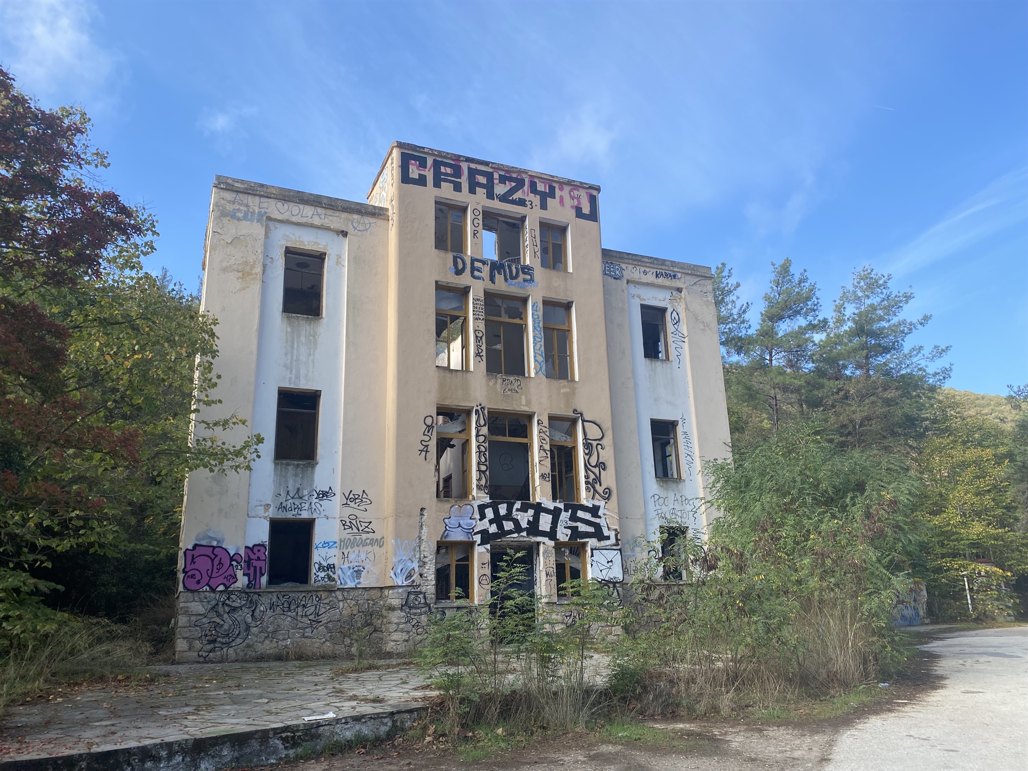 Ελευθερές, μια άλλοτε ωραία λουτρόπολη στο έλεος των παραβατικών-1