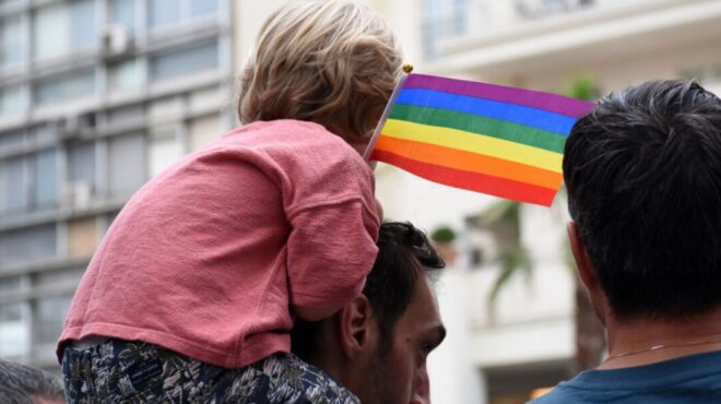 γάμος-ομόφυλων-ζευγαριών-σε-δημόσια-δ-562846828