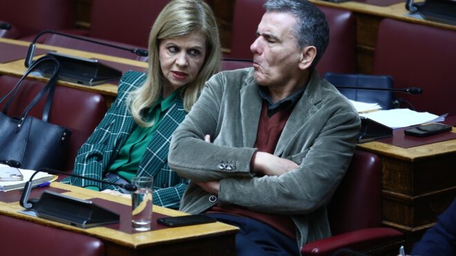 εντός-και-εκτός-ο-κουτσούμπας-και-ο-γον-562837054