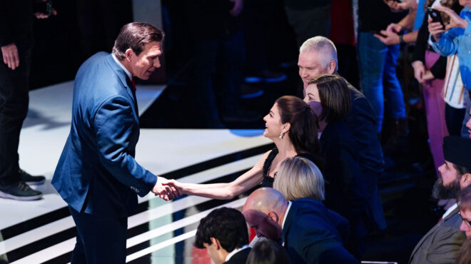 είδαμε-καλά-εκανε-χειραψία-με-τη-σύζυ-562828957