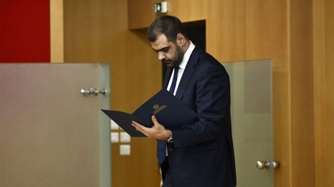 θεωρείο-το-τυράκι-στους-βουλευτές-562813186