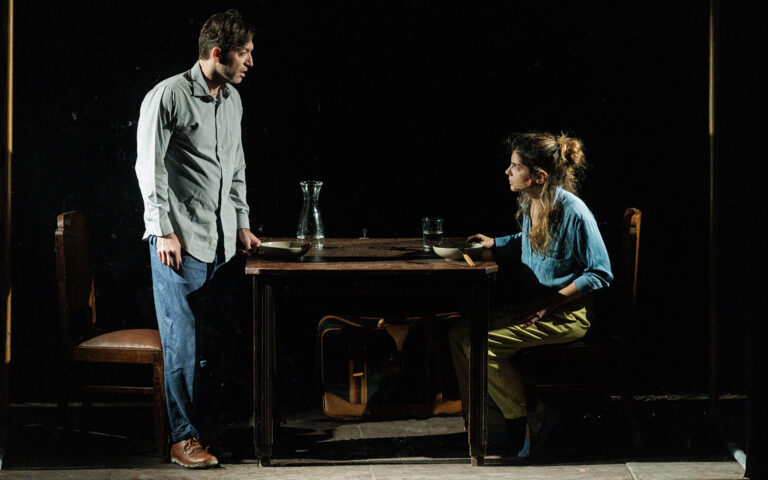 Ιστορίες για μαύρα πρόβατα – Η Ηρώ Μπέζου μιλάει στην «Κ»