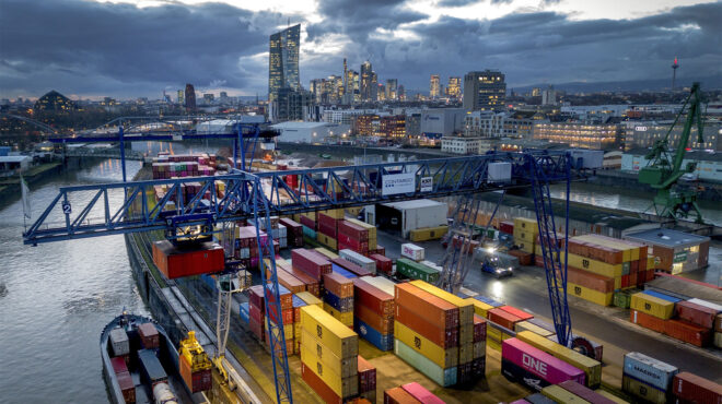 πυκνώνουν-τα-σύννεφα-ύφεσης-πάνω-από-τ-562811620