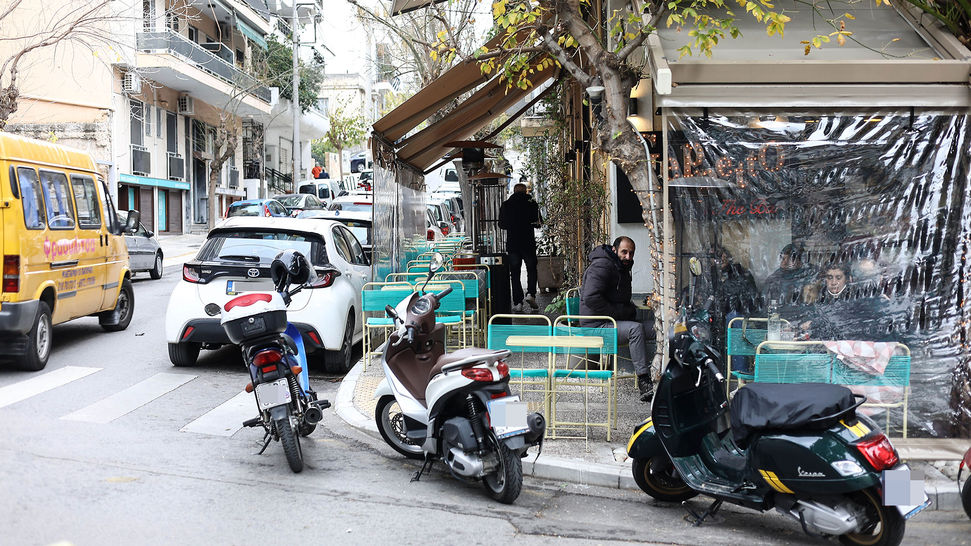 Τα πεζοδρόμια της ανομίας-6