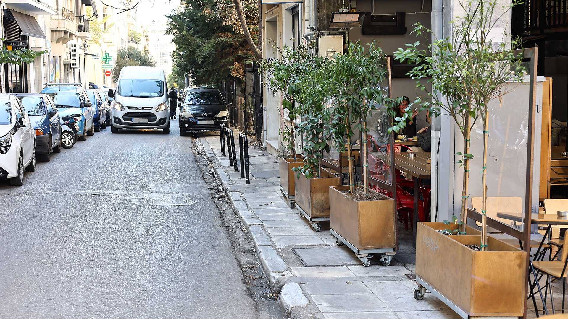 Τα πεζοδρόμια της ανομίας-5