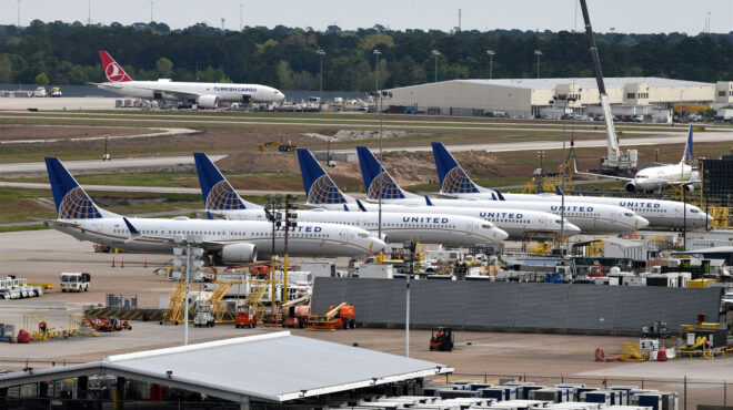 μεξικό-επιβάτης-βγήκε-στο-φτερό-αεροσ-562832104