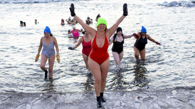 ευεργετικό-για-τις-γυναίκες-το-κολύμπ-562850032