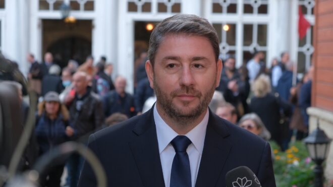 νίκος-ανδρουλάκης-σάλπιγγες-562825474