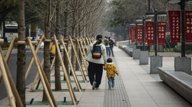 οι-κινέζες-επιλέγουν-να-μείνουν-άτεκν-562835845