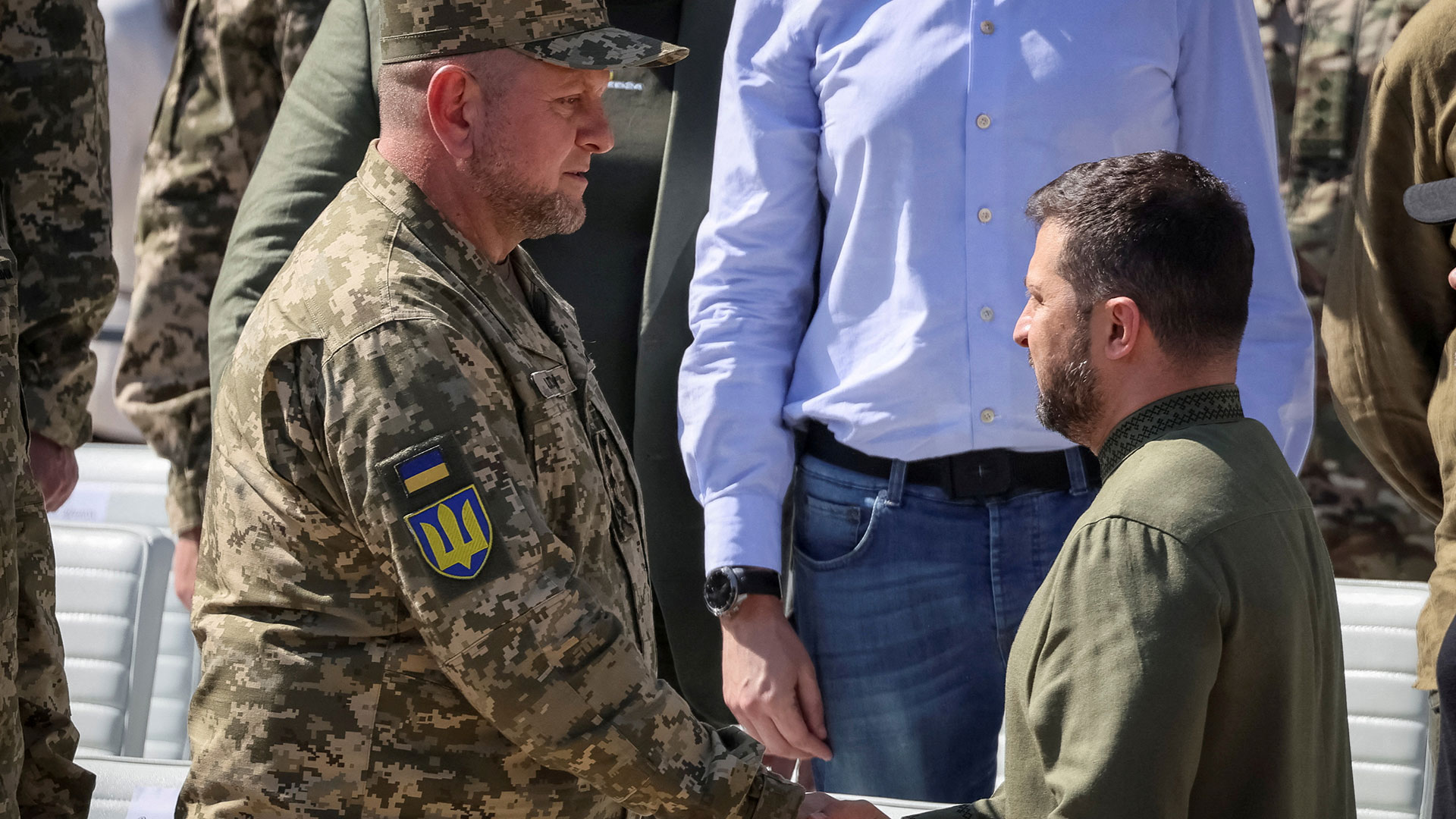 ζαλούζνι-vs-ζελένσκι-ενας-εμφύλιος-εν-562859497