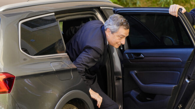 βιομηχανία-συνάντηση-nτράγκι-με-τους-ι-562823623