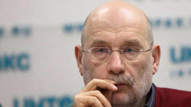 η-μόσχα-στοχοποιεί-δημοφιλή-συγγραφέ-562829581