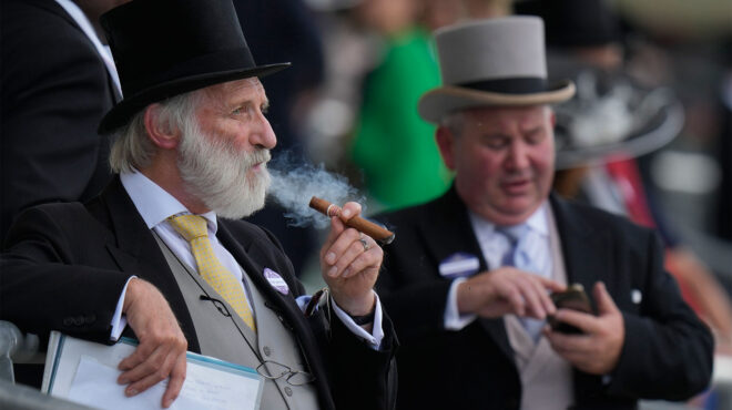 δίκαιοι-φόροι-για-να-διαρραγεί-η-κυρια-562837909