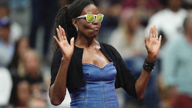 η-μισέλ-ομπάμα-στη-θέση-του-μπάιντεν-ευ-562859116