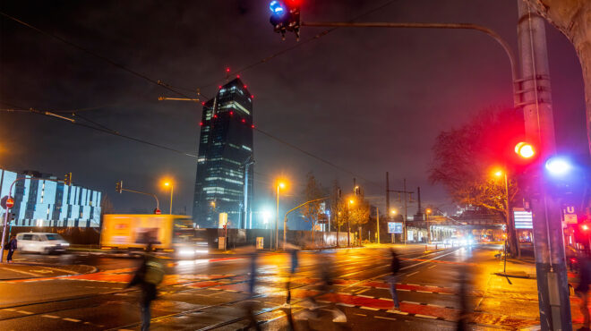 πληθωρισμός-και-μείωση-επιτοκίων-στη-562819888