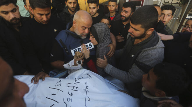 το-al-jazeera-καταγγέλλει-ότι-δύο-δημοσιογράφ-562817959