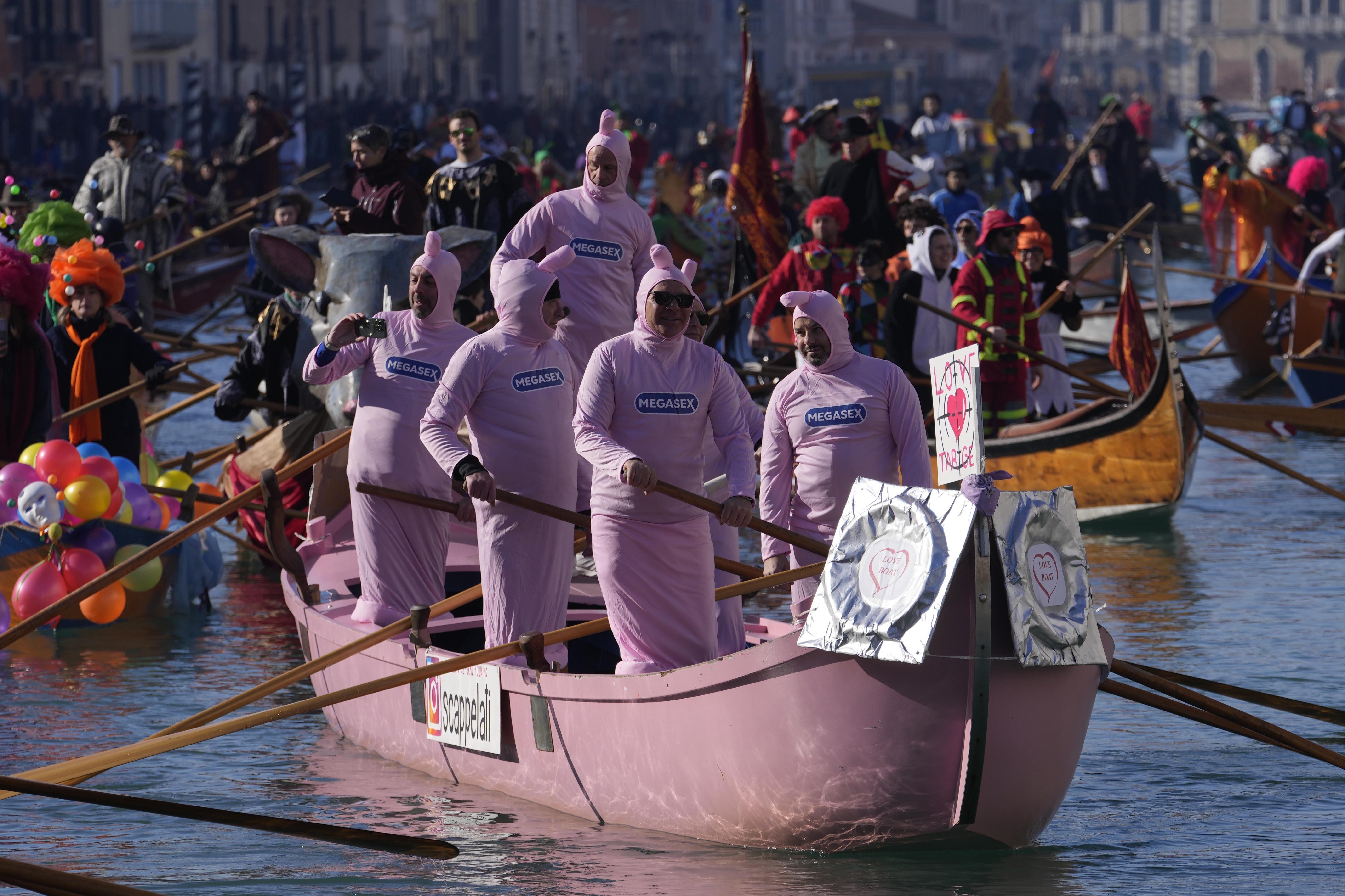 Καρναβάλι στη Βενετία: Μάσκες, μυστήριο και… ομίχλη-10