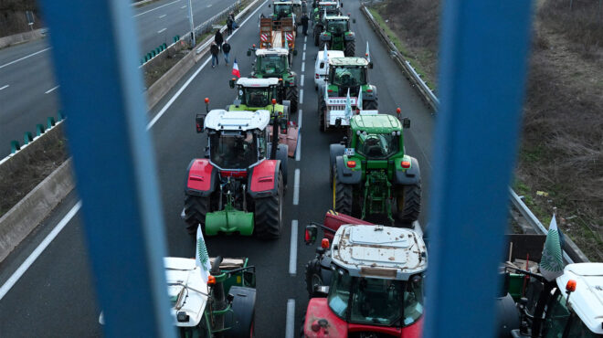αγρότες-επί-τάπητος-τα-πανευρωπαϊκά-μ-562856347