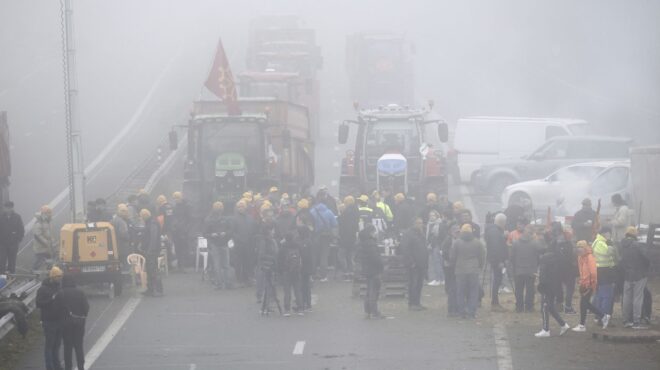 γαλλία-η-κυβέρνηση-σχεδιάζει-επιπλέο-562854013