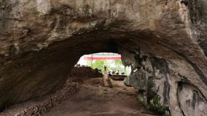 κίνα-ανακάλυψη-εργαλείων-και-οστών-ηλ-562835797