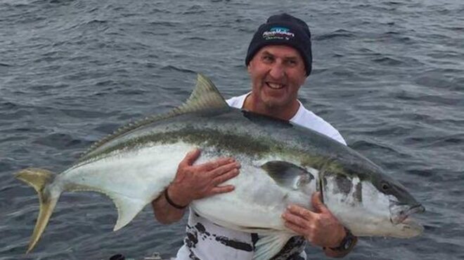 νέα-ζηλανδία-ψαράς-επιβιώνει-24-ώρες-στ-562813564