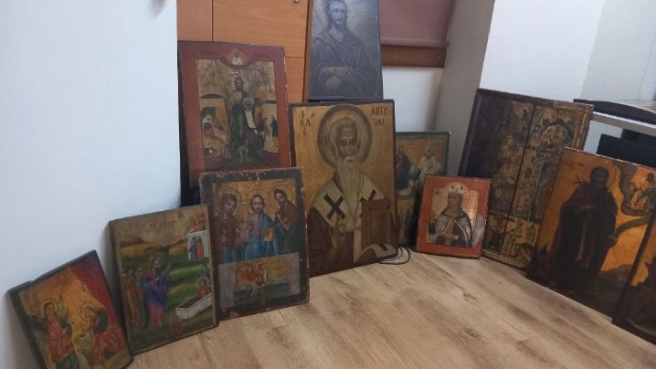 Μοσχάτο: Ετοιμαζόταν να πουλήσει παράνομα εκκλησιαστικές εικόνες για 100.000 ευρώ – Πώς τον εντόπισαν οι αστυνομικοί-1