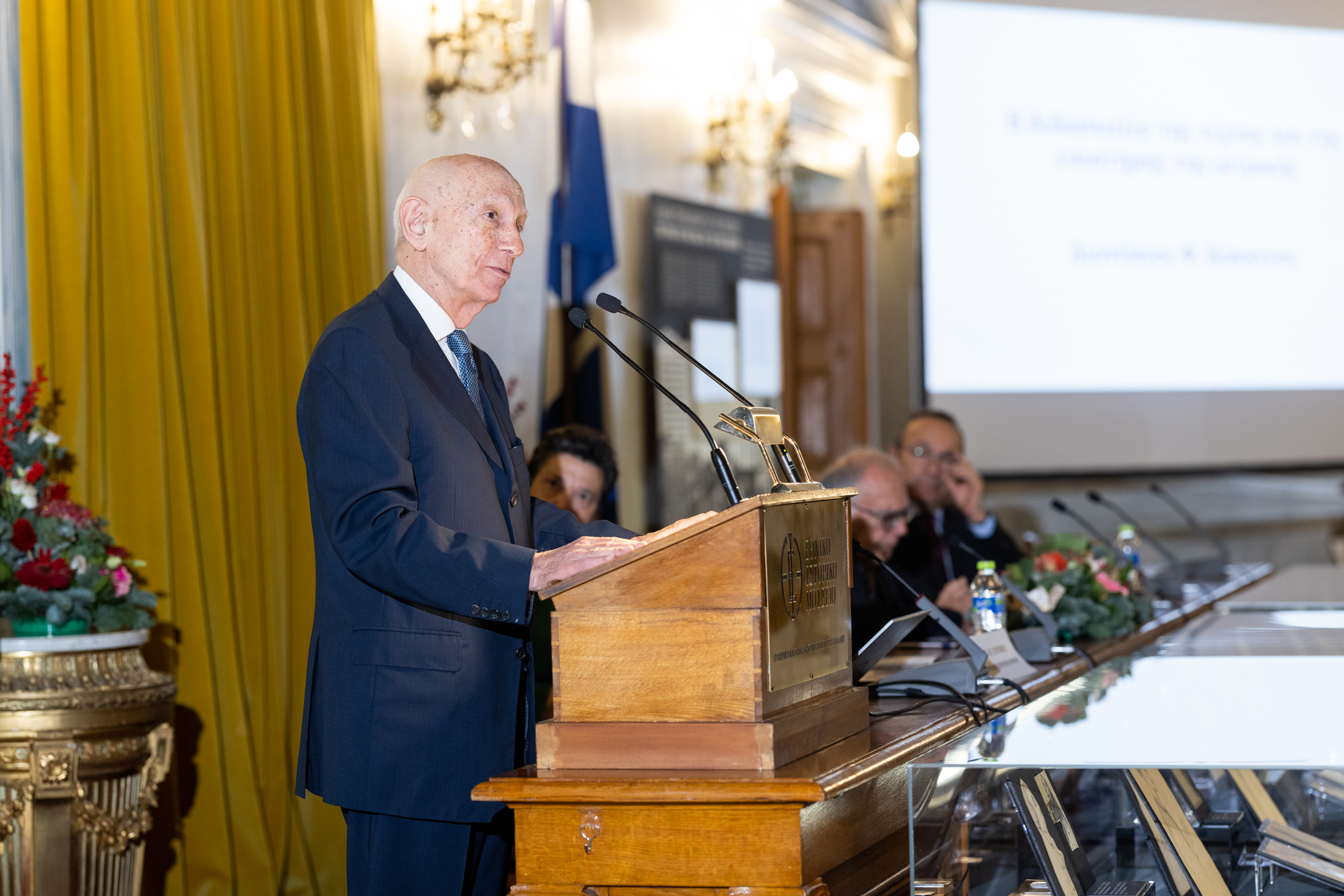 «Ως καθηγητές πρέπει να καλλιεργούμε την αριστεία»-1