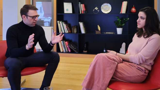 συνάντηση-κασσελάκη-με-την-εικαστικό-562848310