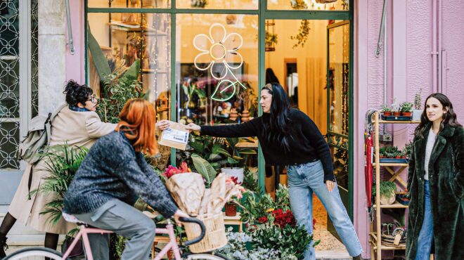 η-θηλυκή-αναγέννηση-της-κυψέλης-562846246