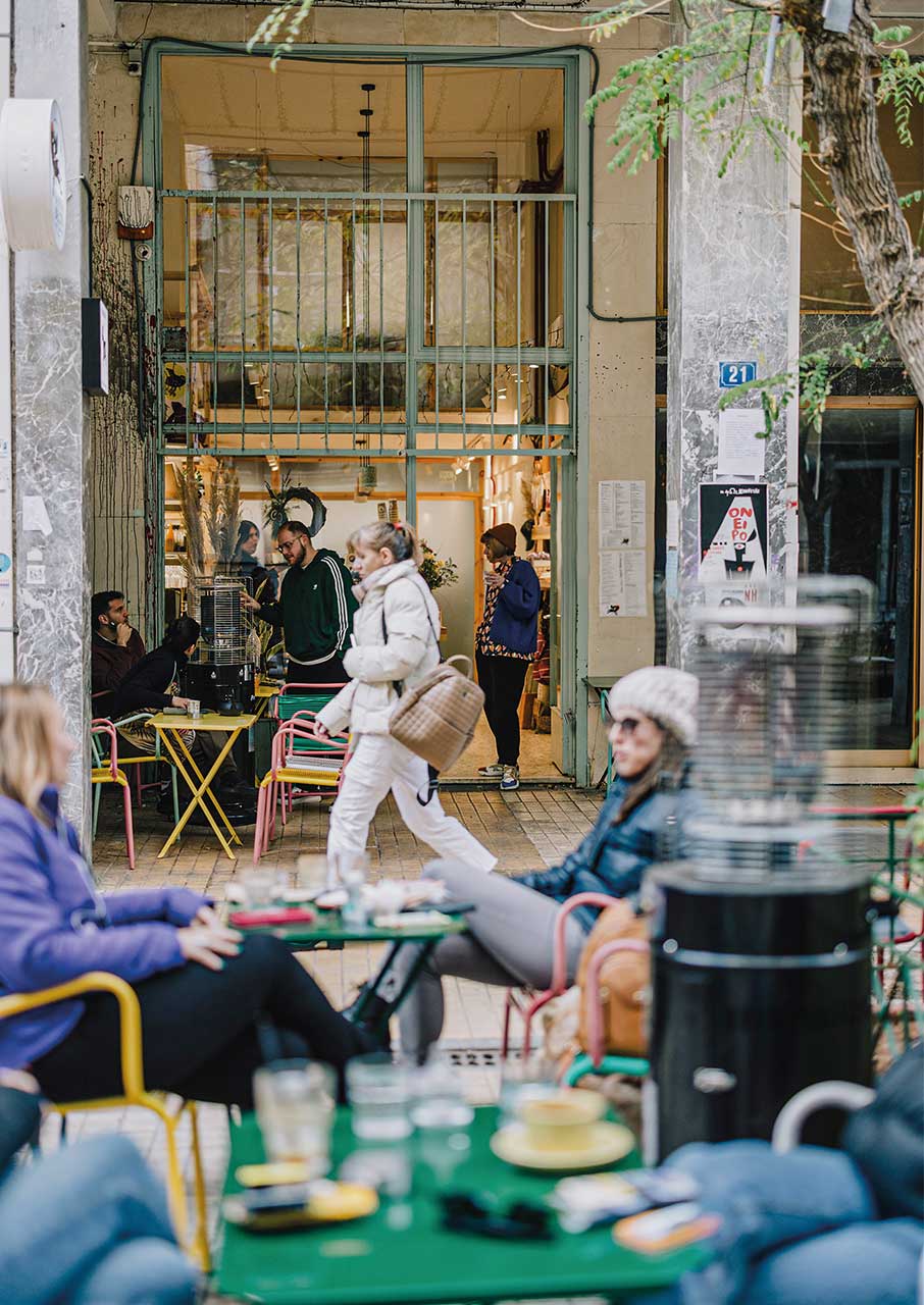 Η (θηλυκή) αναγέννηση της Κυψέλης-9