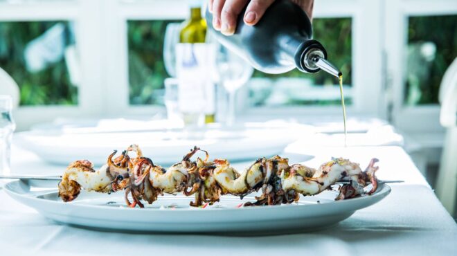 travolta-εδώ-το-καλαμάρι-γίνεται-κοντοσούβλι-562811377