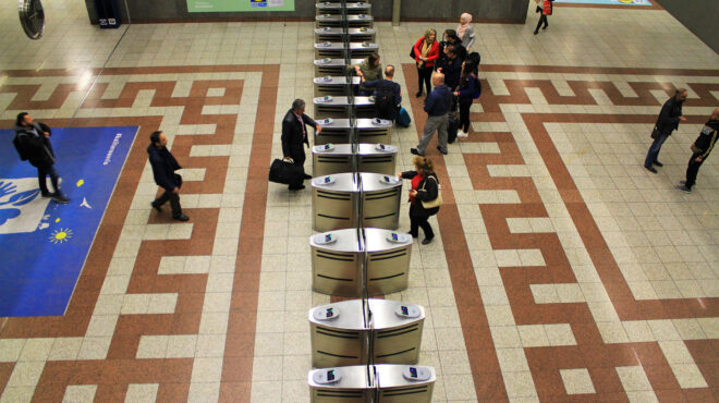 επιβίβαση-με-τραπεζική-κάρτα-στα-μμμ-τ-562824340