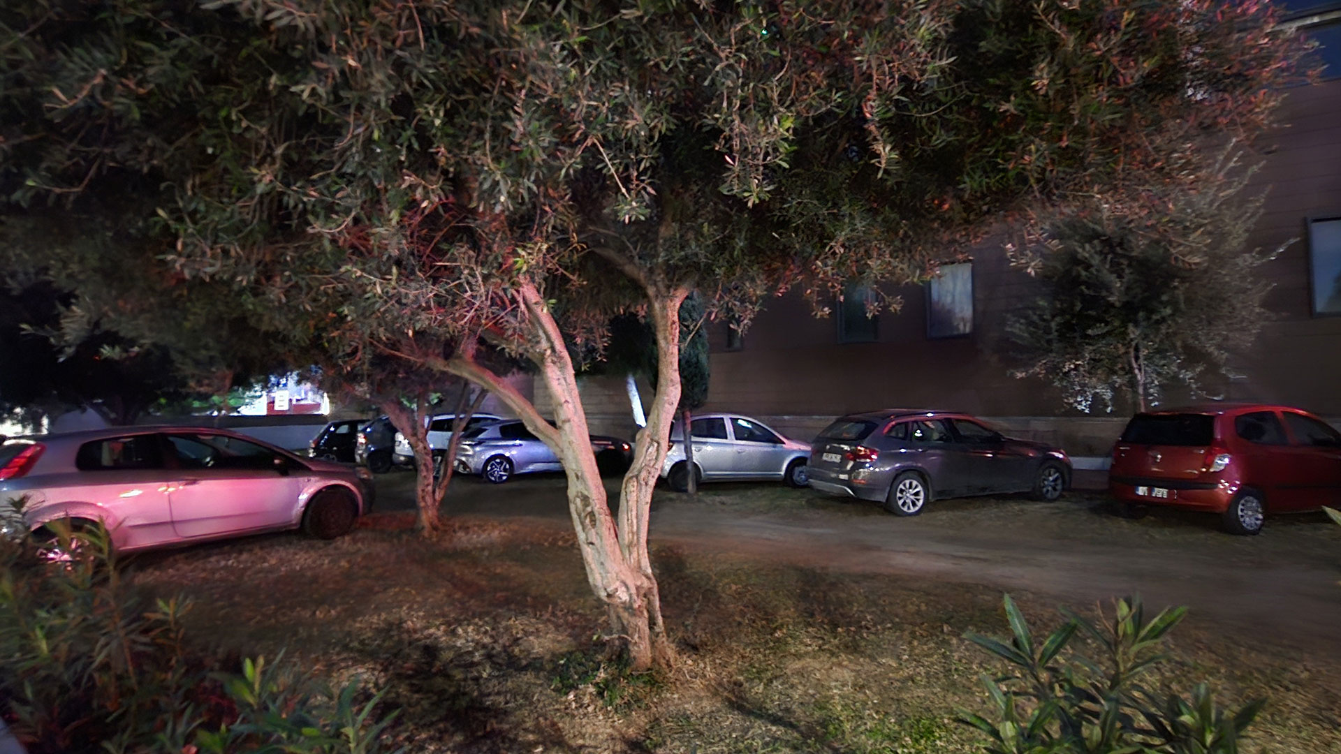 Αυτοψία της «Κ»: Το πάρκο «Μίκης Θεοδωράκης» έχει γίνει υπαίθριο πάρκινγκ-2