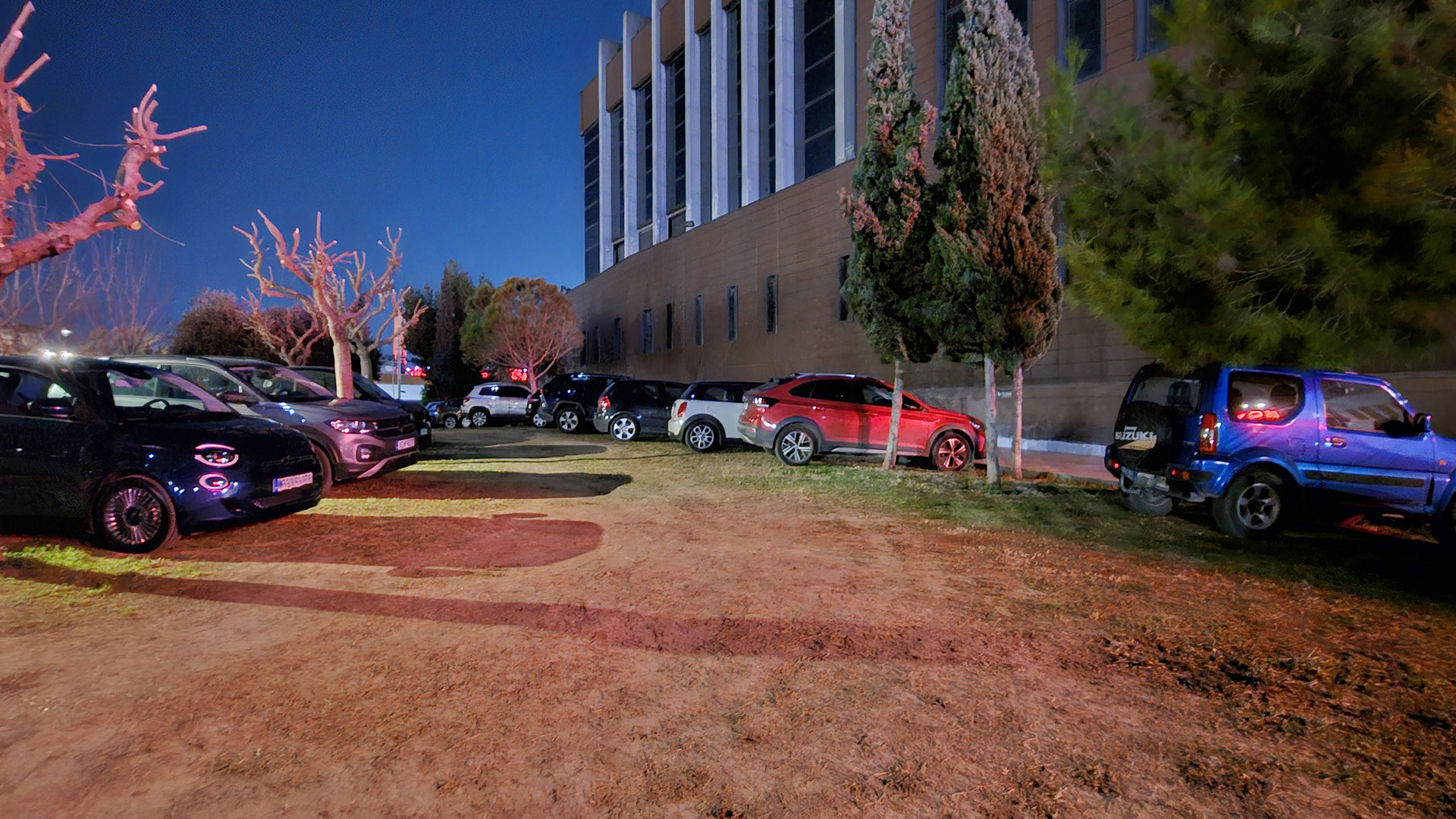 Αυτοψία της «Κ»: Το πάρκο «Μίκης Θεοδωράκης» έχει γίνει υπαίθριο πάρκινγκ-3