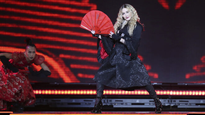 μήνυσαν-τη-μαντόνα-γιατί-έπρεπε-να-562837747