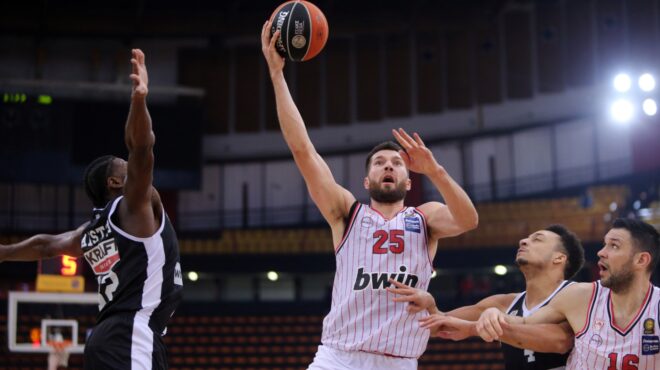 ο-ολυμπιακός-των-οκτώ-παικτών-νίκησε-τ-562853764