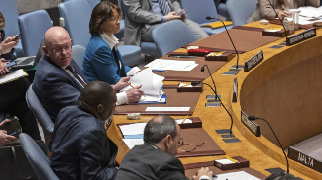 οηε-η-στιγμή-που-οι-πρέσβεις-μαθαίνουν-562854454