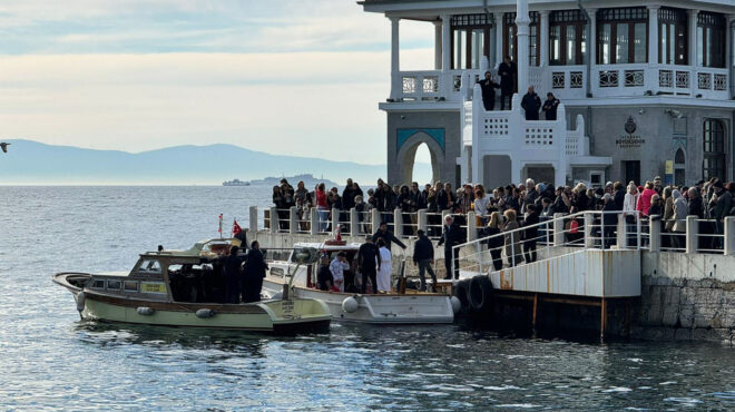 εορτασμός-των-φώτων-στη-χαλκηδόνα-της-562819921