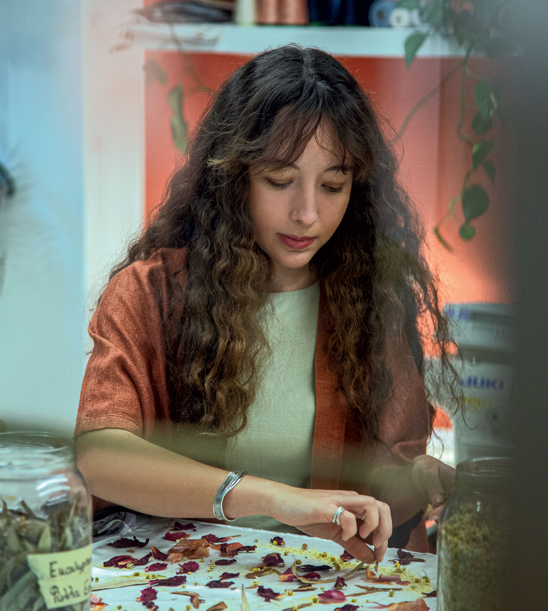 Χριστιάνα Βαρδάκου, πώς φτιάχνεις βαφές από φλούδες κρεμμυδιών;-1