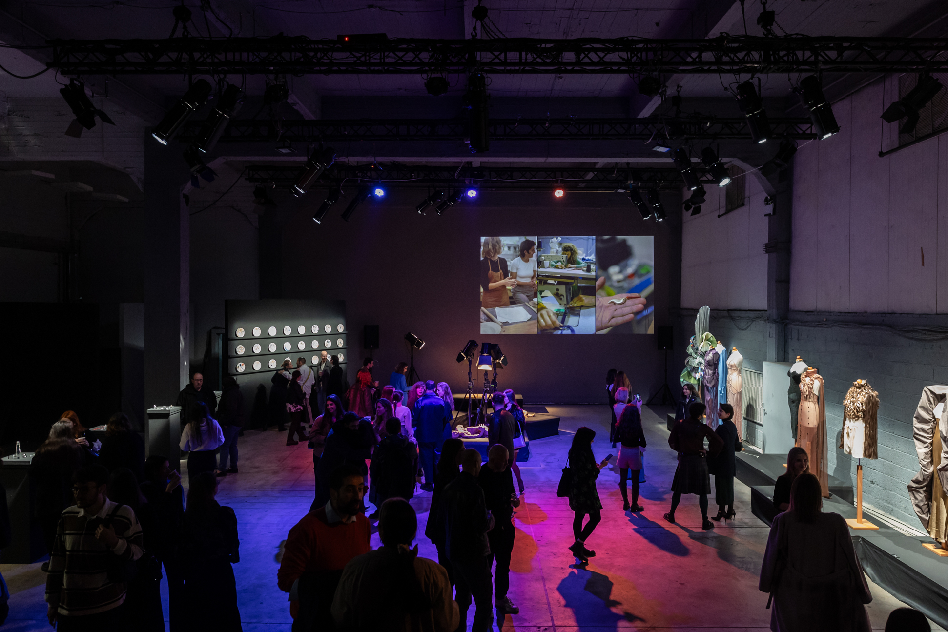 «Φορώντας» και «σμιλεύοντας» το αρχαίο δράμα-1